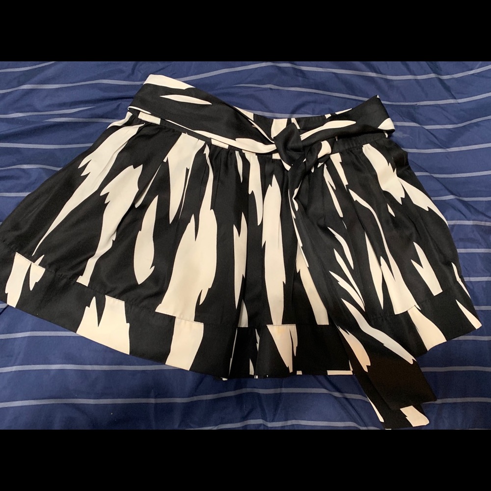 Forever 21 Black and White Patterned Mini Skirt